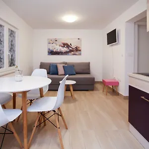 L&a Biograd Na Moru